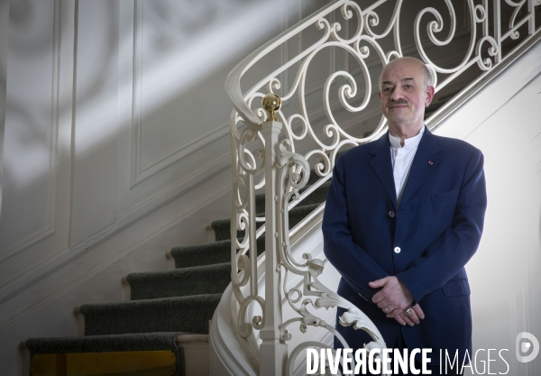 Alain BAUER, professeur de criminologie, spécialiste de la sécurité.