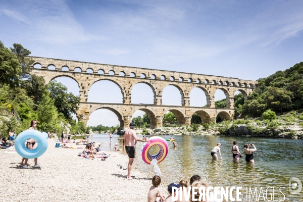 Tourisme balneaire au Pont du Gard