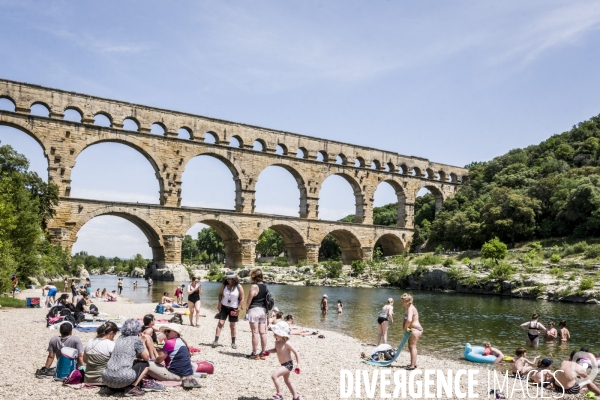 Tourisme balneaire au Pont du Gard