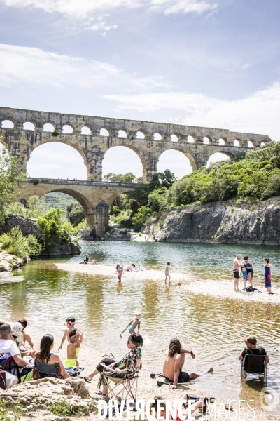 Tourisme balneaire au Pont du Gard