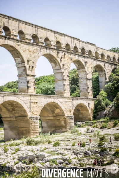 Tourisme balneaire au Pont du Gard