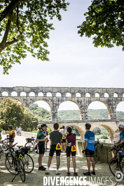 Tourisme balneaire au Pont du Gard