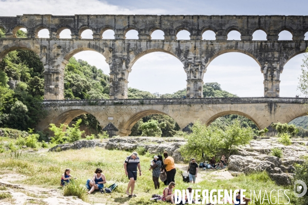 Tourisme balneaire au Pont du Gard