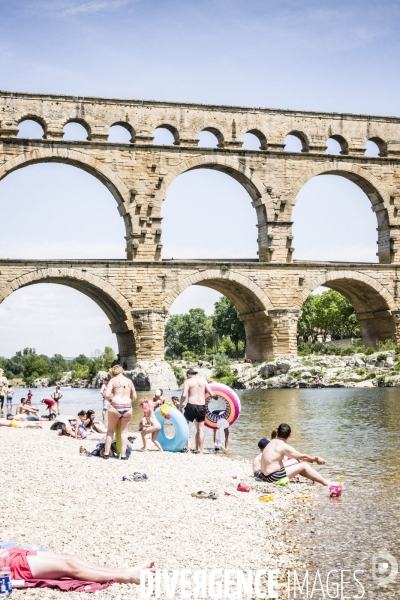 Tourisme balneaire au Pont du Gard