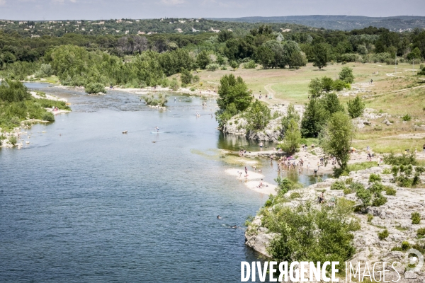 Tourisme balneaire au Pont du Gard