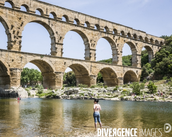 Tourisme balneaire au Pont du Gard