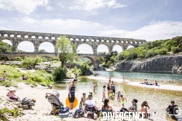 Tourisme balneaire au Pont du Gard