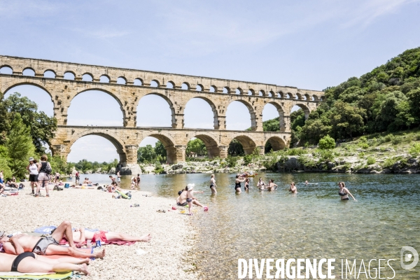 Tourisme balneaire au Pont du Gard