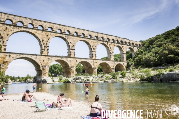 Tourisme balneaire au Pont du Gard