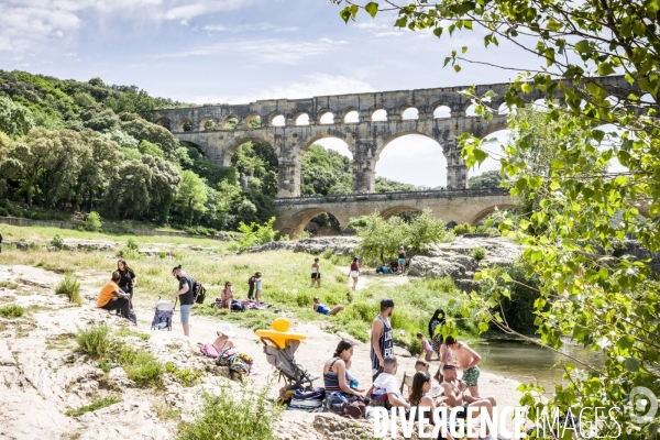 Tourisme balneaire au Pont du Gard