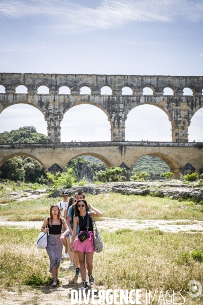 Tourisme balneaire au Pont du Gard