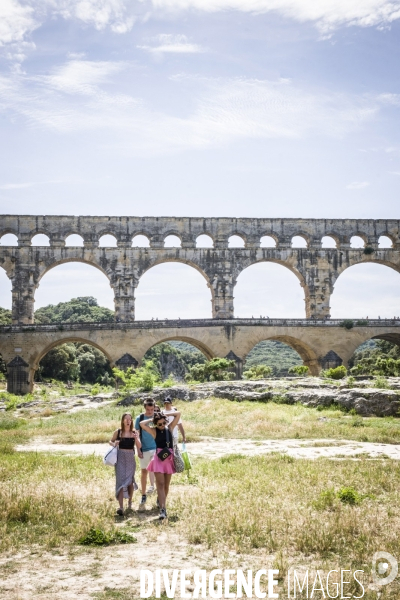 Tourisme balneaire au Pont du Gard