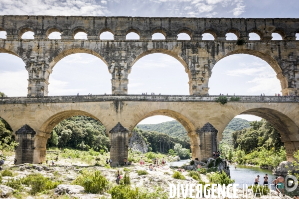 Tourisme balneaire au Pont du Gard