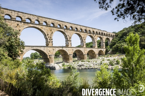 Tourisme balneaire au Pont du Gard