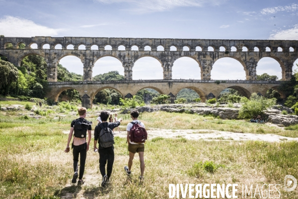 Tourisme balneaire au Pont du Gard