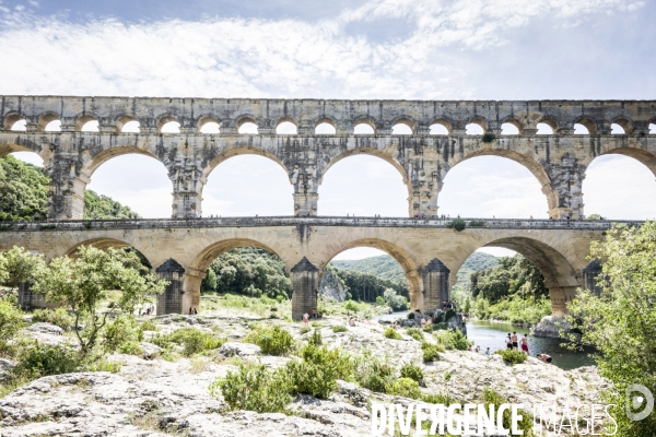 Tourisme balneaire au Pont du Gard