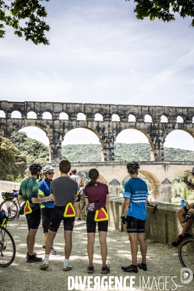 Tourisme balneaire au Pont du Gard