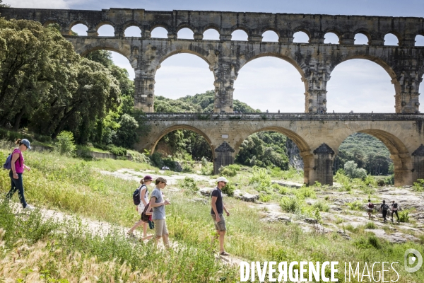 Tourisme balneaire au Pont du Gard