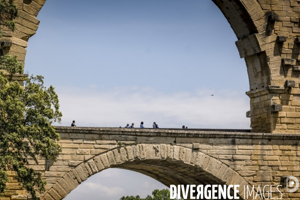 Tourisme balneaire au Pont du Gard