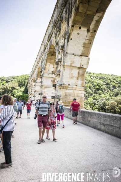 Tourisme balneaire au Pont du Gard