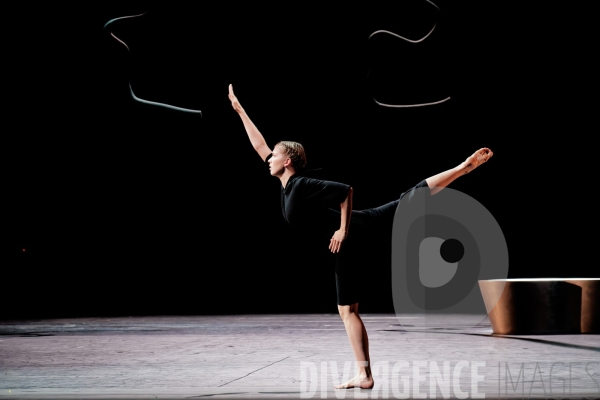 Boléro / Mats Ek / Ballet de l Opéra national de Paris / Ravel