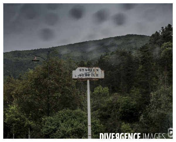 Le long de la Transbassealpine Digne Nice ( les caisses à savons )