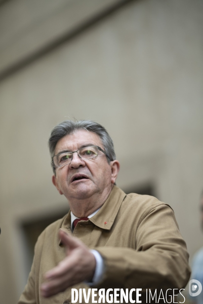 Melenchon annonce sa non candidature