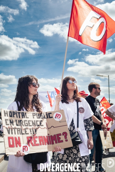 Grève et manifestation massive à l hopital de Chinon. Services en tension.