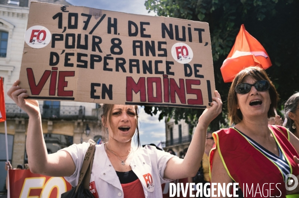 Grève et manifestation massive à l hopital de Chinon. Services en tension.