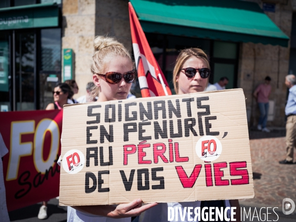 Grève et manifestation massive à l hopital de Chinon. Services en tension.