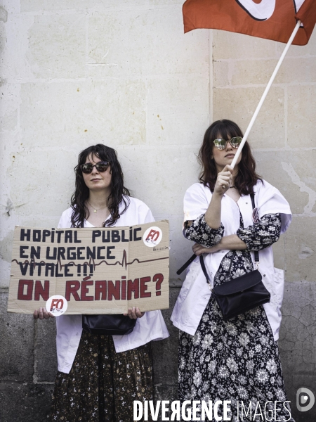 Grève et manifestation massive à l hopital de Chinon. Services en tension.