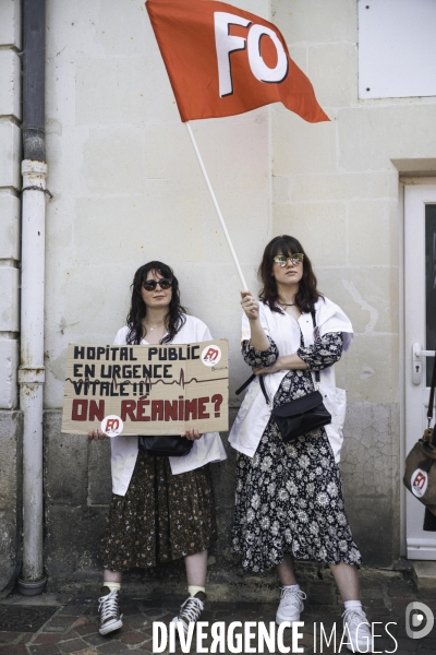 Grève et manifestation massive à l hopital de Chinon. Services en tension.