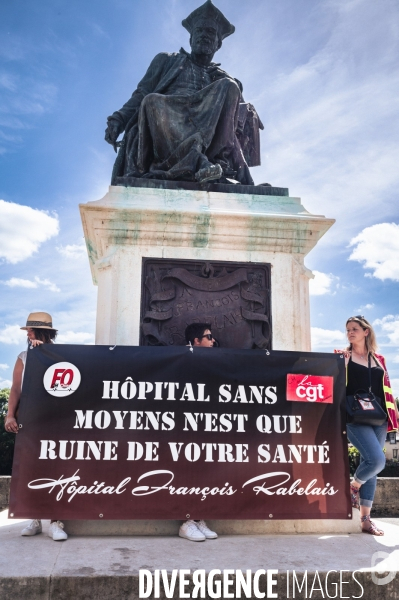 Grève et manifestation massive à l hopital de Chinon. Services en tension.