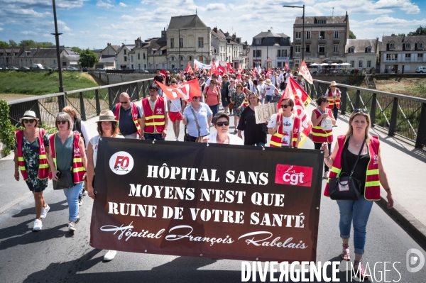 Grève et manifestation massive à l hopital de Chinon. Services en tension.