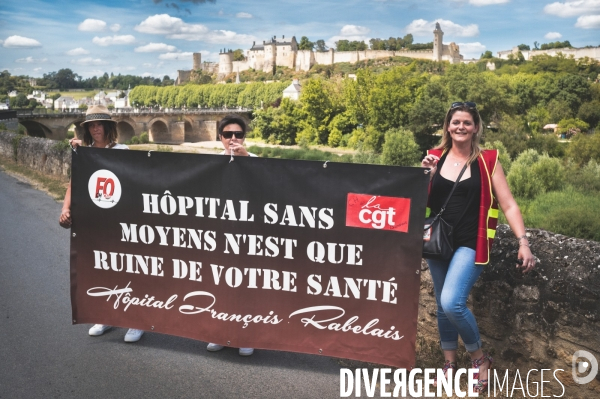 Grève et manifestation massive à l hopital de Chinon. Services en tension.