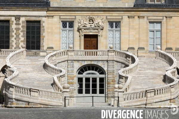 Fontainebleau L escalier en fer à cheval retrouve son éclat.