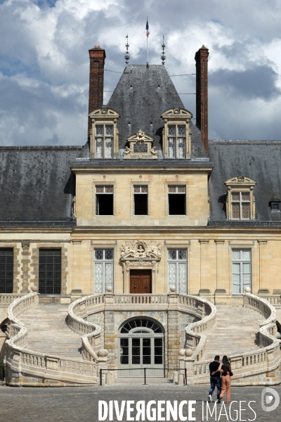 Fontainebleau L escalier en fer à cheval retrouve son éclat.