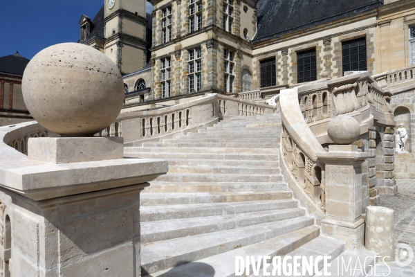 Fontainebleau L escalier en fer à cheval retrouve son éclat.