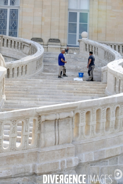 Fontainebleau L escalier en fer à cheval retrouve son éclat.