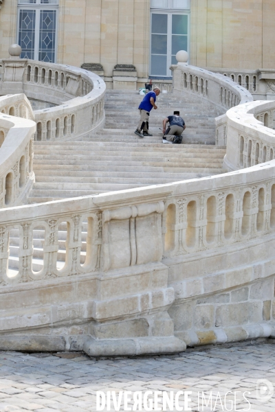 Fontainebleau L escalier en fer à cheval retrouve son éclat.