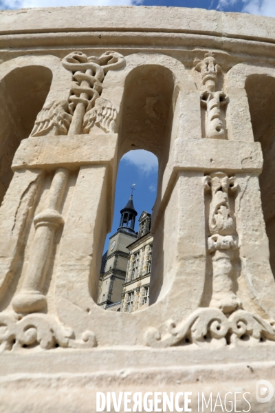 Fontainebleau L escalier en fer à cheval retrouve son éclat.