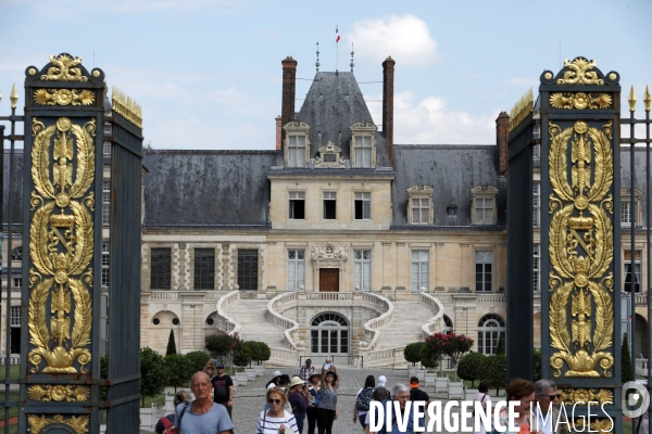 Fontainebleau L escalier en fer à cheval retrouve son éclat.