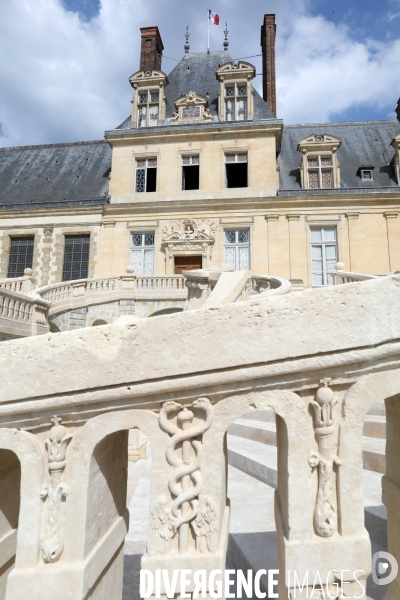 Fontainebleau L escalier en fer à cheval retrouve son éclat.