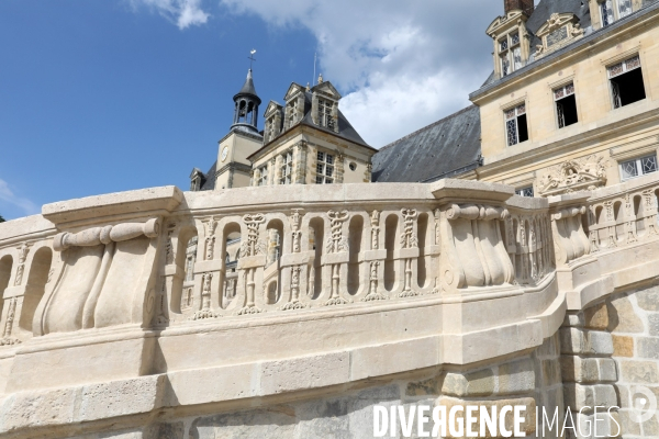 Fontainebleau L escalier en fer à cheval retrouve son éclat.