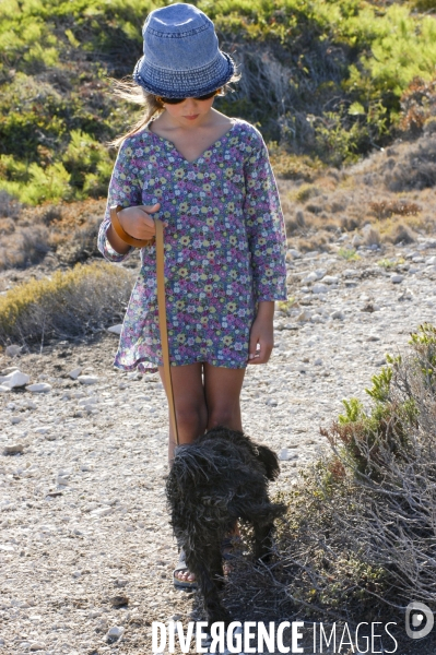 L enfant et les animaux : chien. Children and animals: dogs