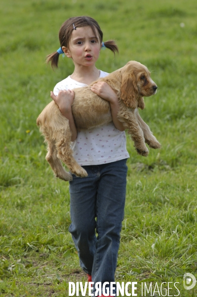 L enfant et les animaux : chien. Children and animals: dogs