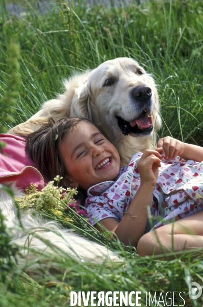 L enfant et les animaux : chien. Children and animals: dogs