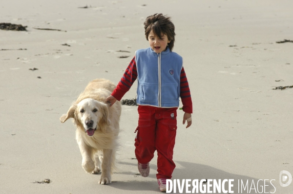 L enfant et les animaux : chien. Children and animals: dogs