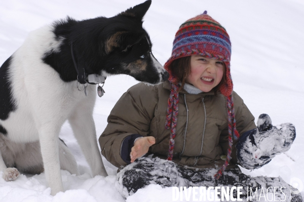 L enfant et les animaux : chien. Children and animals: dogs