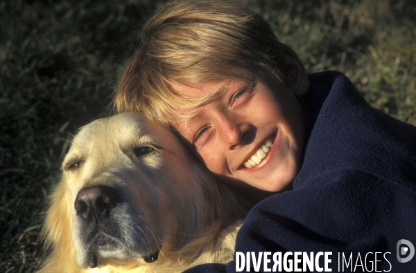 L enfant et les animaux : chien. Children and animals: dogs